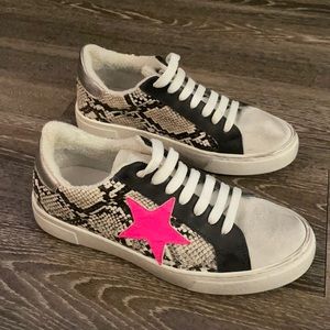Steve Madden Sneakers